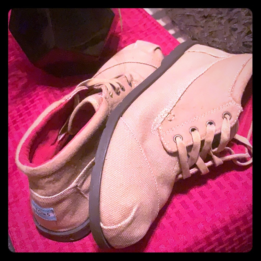 Men’s TOMS mid-top boot